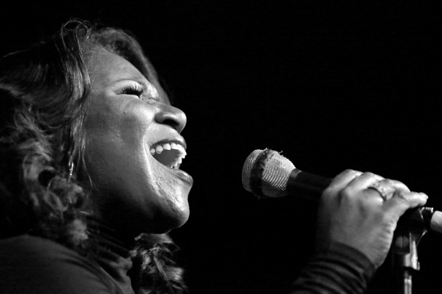 Tammy McCann singing, grayscale image
